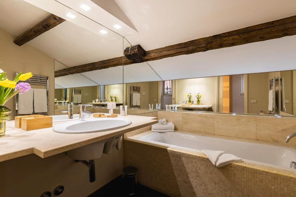 Penthouse · bathroom