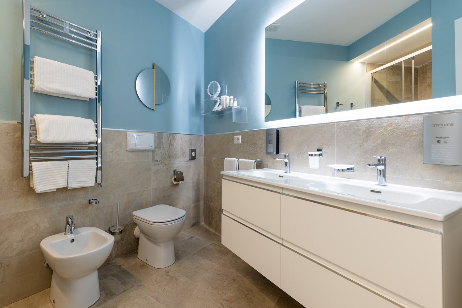 Executive Suite · bathroom
